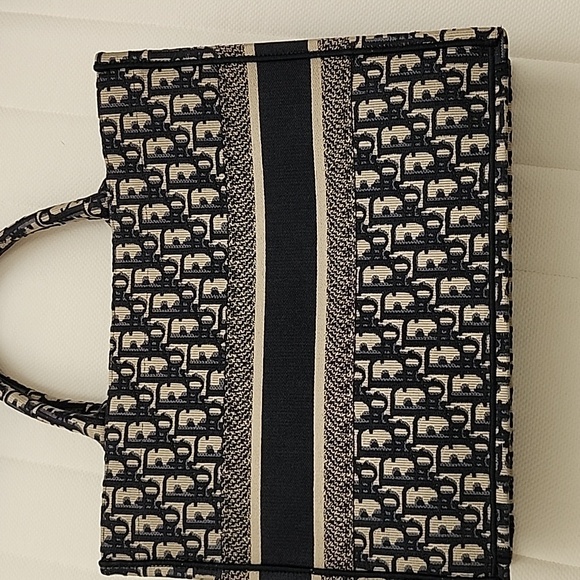 Dior book medium book tote - Picture 8 of 14